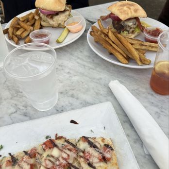 Locals - Mary's Chicken & Build Your Own Burger - New American Near Me - Fairhope, Alabama