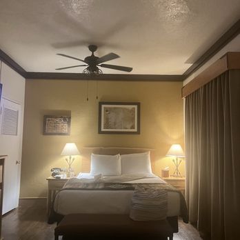 El Rancho Hotel - JOHN WAYNE ROOM - Hotels Near Me - Gallup, New Mexico