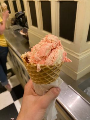 Florean Fortescue's Ice-Cream Parlour by null