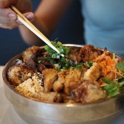 Phở 95 - 10B. Bun Dac Biet (Bo, Heo, Ga, Tom & Cha Gio)