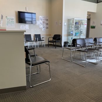 PulseAir Heart & Lung Centre - Lots of seating - Cardiologists Near Me - Edmonton, Alberta PulseAir Heart & Lung Centre - Lots of seating - Cardiologists Near Me - Edmonton, Alberta
