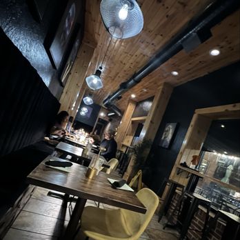 Chefs Kitchen and Cocktails - Interior - Cocktail Bars Near Me - Norfolk, Virginia Chefs Kitchen and Cocktails - Interior - Cocktail Bars Near Me - Norfolk, Virginia