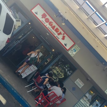 Bogart's Cafe - Breakfast & Brunch Near Me - Honolulu, Hawaii