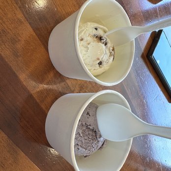 Lick Honest Ice Cream - Blueberry crumble and choc chip cookies and cream - Ice Cream & Frozen Yogurt Near Me - Houston, Texas