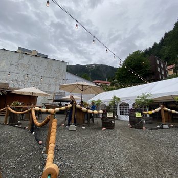 Deckhand Dave's Fish Tacos - Seating area and Bar-Ship! - Food Trucks Near Me - Juneau, Alaska
