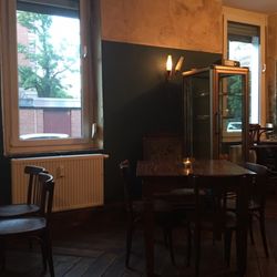 Gostenhofer Dorfschulze - Kahle Wände, neue Fenster, keine Vorhänge und Pub-Flair - im Wechselbad der Gefühle...