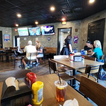 Pub 6 - inside - American Near Me - Gulf Shores, Alabama Pub 6 - inside - American Near Me - Gulf Shores, Alabama