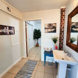 Le Matidora Inn - Pool bathroom