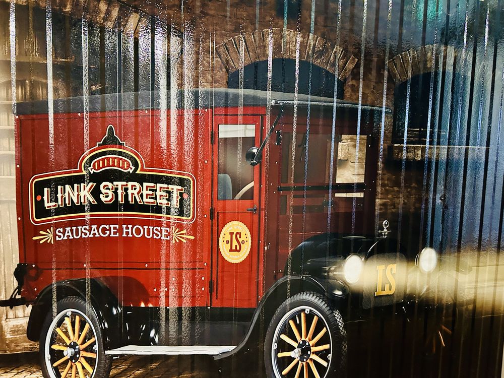 Link Street Sausage House Logo