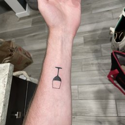 Simple line work but executed flawlessly. Great experience.