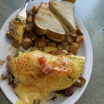 Early Edition - Alaskan Omlet - Breakfast & Brunch Near Me - Manhattan, Kansas Early Edition - Alaskan Omlet - Breakfast & Brunch Near Me - Manhattan, Kansas
