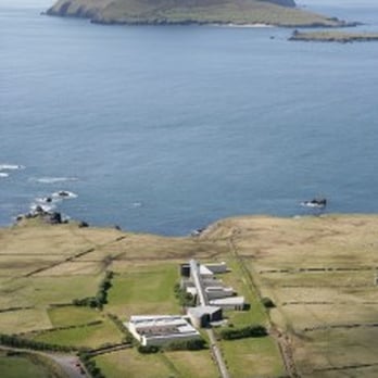 The Great Blasket Centre - Blasket Island in the background - Museums Near Me - Dunquin, Kentucky The Great Blasket Centre - Blasket Island in the background - Museums Near Me - Dunquin, Kentucky