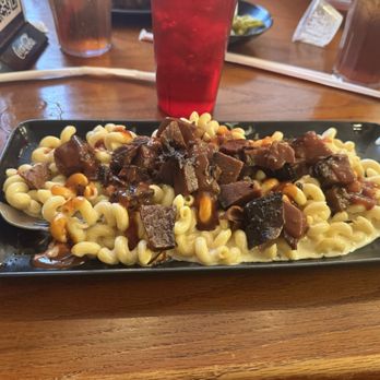 Hatchet House BBQue - Mac & cheese with burnt hands - Barbeque Near Me - Graham, Texas