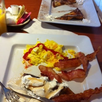 Flashback Diner - scrambled eggs+American cheddar+ bacon (*they give 4 instead of 2 like other places.... 1 word: AWESOME!!!!)+French toast - Diners Near Me - Hallandale Beach, Florida