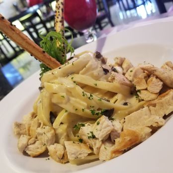 Moma - Here we have a nice delicious chicken alfredo fettuccine pasta. - Sushi Bars Near Me - Tijuana, BCN Moma - Here we have a nice delicious chicken alfredo fettuccine pasta. - Sushi Bars Near Me - Tijuana, BCN