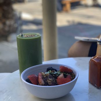 Blueys Kitchen - On the Green and Acai Breakfast Bowl - Cafes Near Me - Santa Monica, California Blueys Kitchen - On the Green and Acai Breakfast Bowl - Cafes Near Me - Santa Monica, California