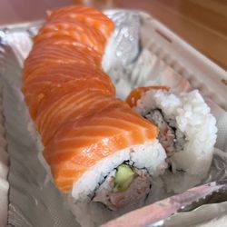 Pink Merry - Salmon roll