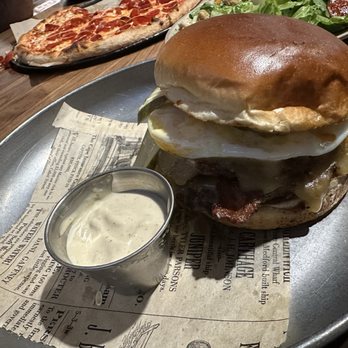 Brew Brothers - Harrah's Lake Tahoe - Smash burger with fried egg - Brewpubs Near Me - Stateline, Nevada Brew Brothers - Harrah's Lake Tahoe - Smash burger with fried egg - Brewpubs Near Me - Stateline, Nevada