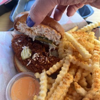 Byrd’s Hot Chicken - Huge chicken breast ! - Halal Near Me - Schaumburg, Illinois