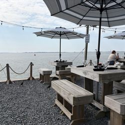 Olivers On the Cape Fear - Outdoor seating on the river