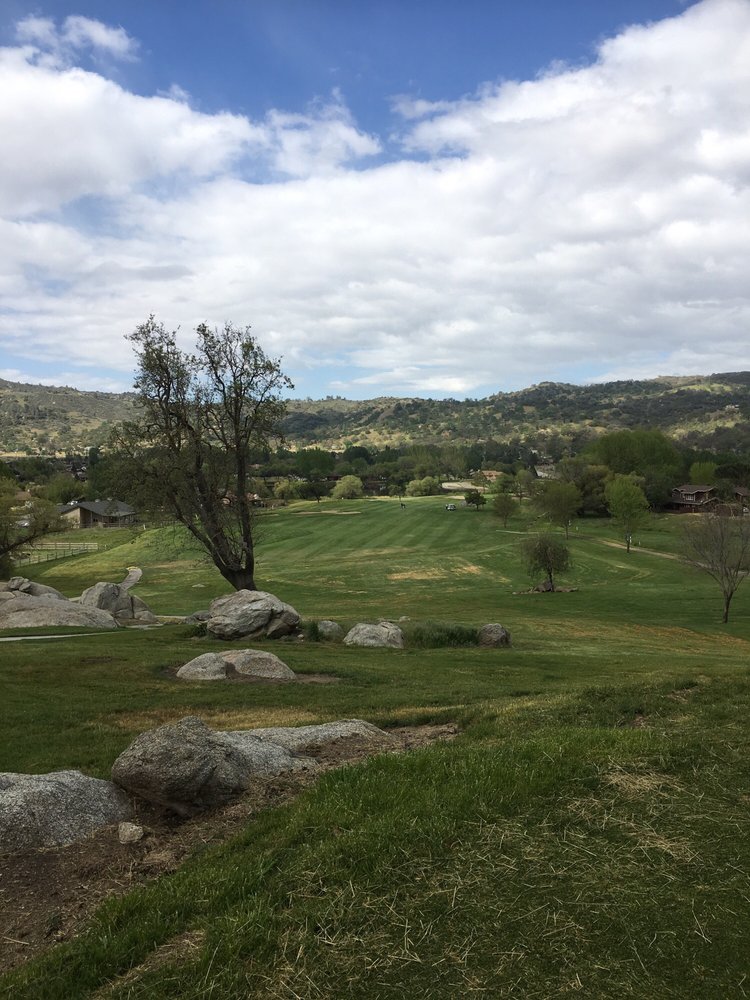 OAK TREE COUNTRY CLUB Updated October 2024 29541 Rollingoak Dr, Tehachapi, California