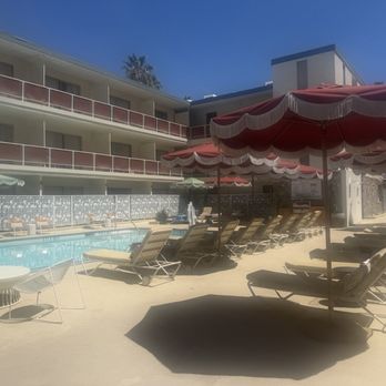 High Moon - Pool area - Breakfast & Brunch Near Me - Palm Springs, California High Moon - Pool area - Breakfast & Brunch Near Me - Palm Springs, California
