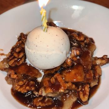 Houston's Restaurant - Apple Walnut Cobbler - Steakhouses Near Me - Pasadena, California