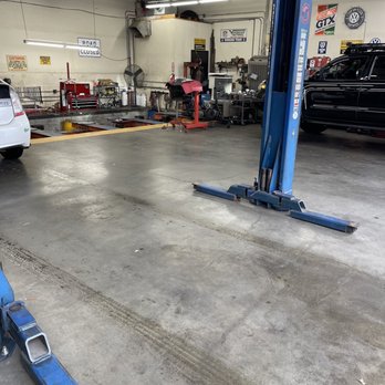 Bob's Wheel & Alignment - Inside - Tires Near Me - Chatsworth, California Bob's Wheel & Alignment - Inside - Tires Near Me - Chatsworth, California