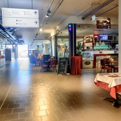 Clubhouse Kitchen - Blick vom Treppenaufgang und Fahrstuhl aus