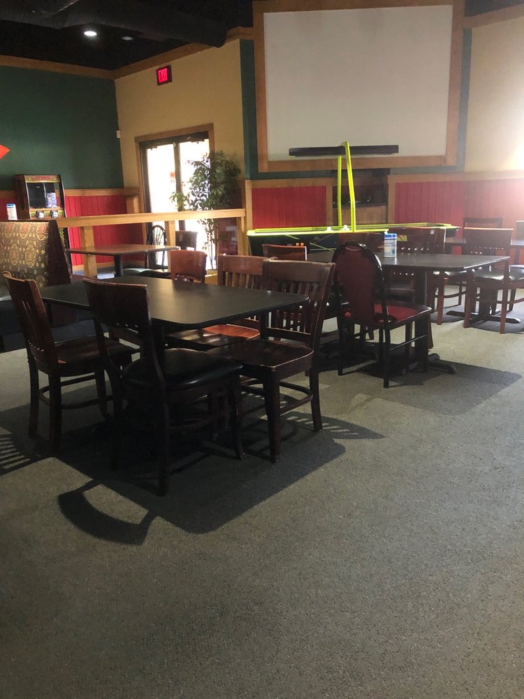 Social spots from Max's Pizza And Grill