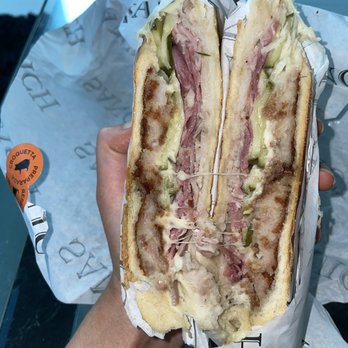 Sanguich - Croqueta preparada - Cuban Near Me - Miami, Florida