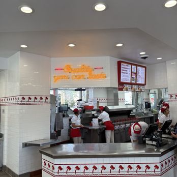 In-N-Out Burger - Their counter! - Burgers Near Me - Phoenix, Arizona In-N-Out Burger - Their counter! - Burgers Near Me - Phoenix, Arizona
