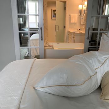 Hotel Bennett - Deluxe king - Hotels Near Me - Charleston, South Carolina Hotel Bennett - Deluxe king - Hotels Near Me - Charleston, South Carolina