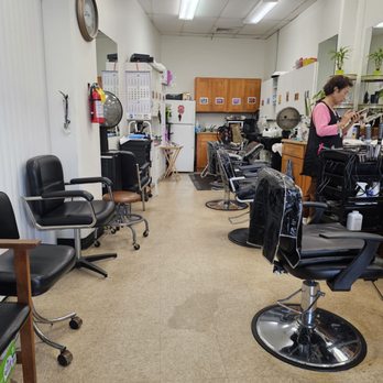 Aloha Hair Salon - Clean, cozy interior - Hair Salons Near Me - Honolulu, Hawaii Aloha Hair Salon - Clean, cozy interior - Hair Salons Near Me - Honolulu, Hawaii