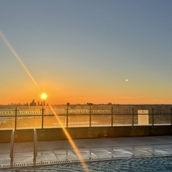 Hotel X Toronto - Pool - Hotels Near Me - Toronto, Ontario