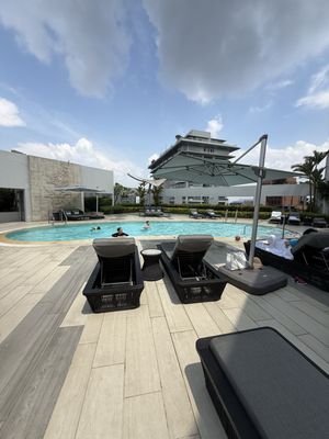 Four Seasons Hotel Singapore by null