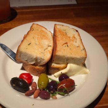 Houston's Restaurant - Bread plate'basket' - Steakhouses Near Me - Pasadena, California