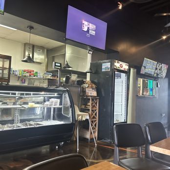 Da Hale - inside - Poke Near Me - Las Vegas, Nevada