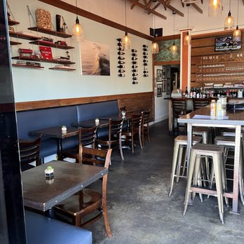 Baran's 2239 - Interior - New American Near Me - Hermosa Beach, California