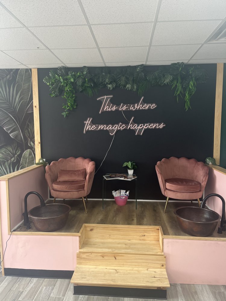 Babe Island Salon and Suites Logo