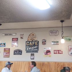 Cuban Cafe - Nice decoration in the main dining hall