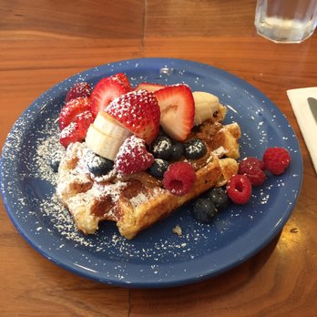 Shaky Alibi - Sweet waffle with fruit and speculoos - Coffee & Tea Near Me - Los Angeles, California