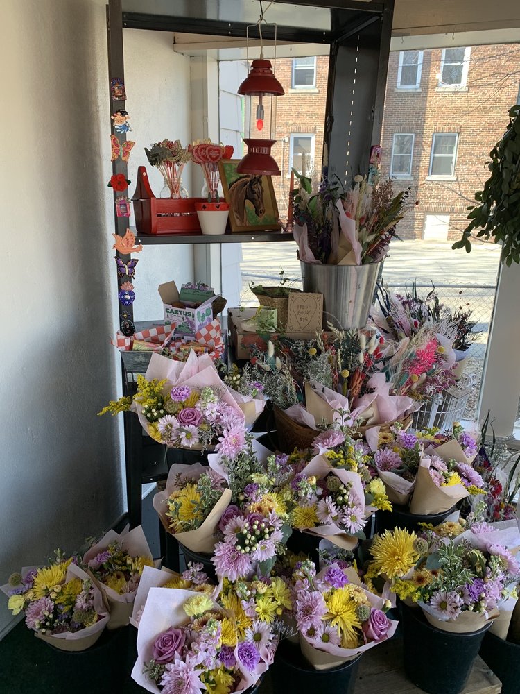 PAUL’S FLOWERS & GIFTS Updated September 2024 5365 E Washington St
