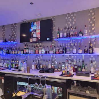 Gracie's: A Rooftop Bar - Bar - Cocktail Bars Near Me - Warner Robins, Georgia