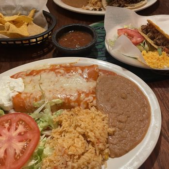 Taqueria Jalisco - Red enchiladas, crispy taco and tacos Alambre up top. - Mexican Near Me - Hobbs, New Mexico Taqueria Jalisco - Red enchiladas, crispy taco and tacos Alambre up top. - Mexican Near Me - Hobbs, New Mexico
