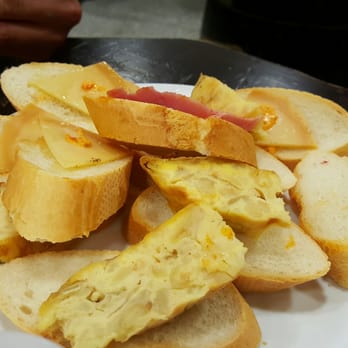 El Tigre - Bread, cheese, meat, Spanish tortilla tapas - Tapas Bars Near Me - Madrid, M