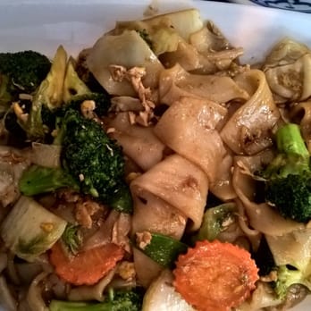 Thai Luang Restaurant - Pad See Ew - Thai Near Me - Herndon, Virginia Thai Luang Restaurant - Pad See Ew - Thai Near Me - Herndon, Virginia