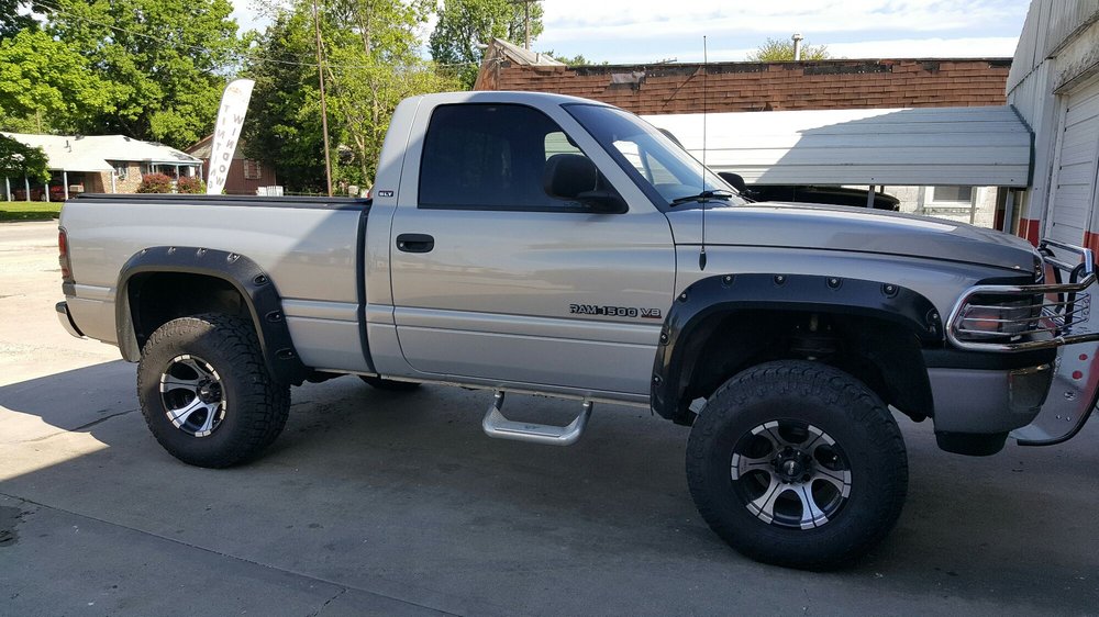 BRADS AUTO DETAILING Updated May 2024 16 Photos Terre Haute, Indiana Auto Detailing