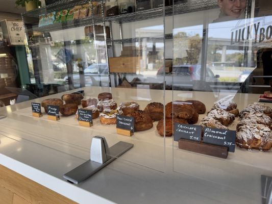 LuckyBolt Kitchen + Bakery by null