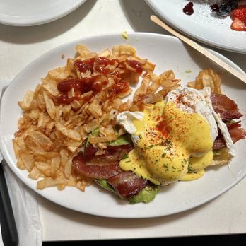 Toast Kitchen & Bar - Bacon Avocado Benedict - Breakfast & Brunch Near Me - Brea, California